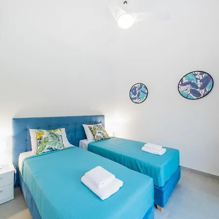 Ami, Roda, Corfu: 10 Guests, Heated Pool, Private Mini Golf, Pool Table & More!!