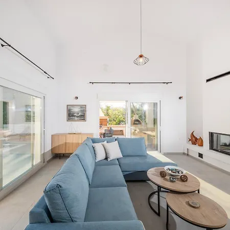 Ami, Roda, Corfu: 10 Guests, Heated Pool, Private Mini Golf, Pool Table & More!!