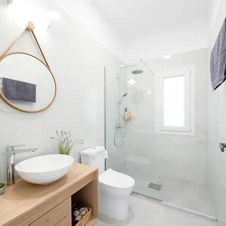 Ami, Roda, Corfu: 10 Guests, Heated Pool, Private Mini Golf, Pool Table & More!! Villa *