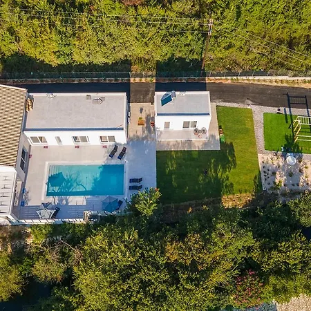 Villa Ami, Roda, Corfu: 10 Guests, Heated Pool, Private Mini Golf, Pool Table & More!!