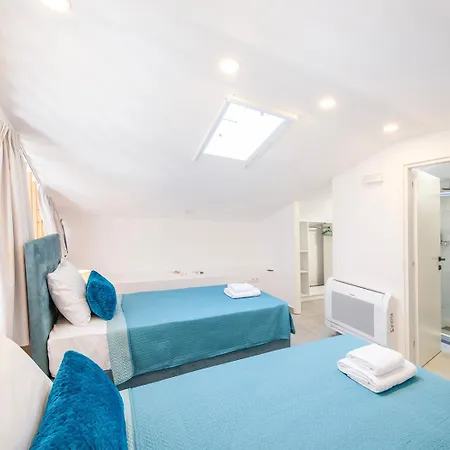 Ami, Roda, Corfu: 10 Guests, Heated Pool, Private Mini Golf, Pool Table & More!!