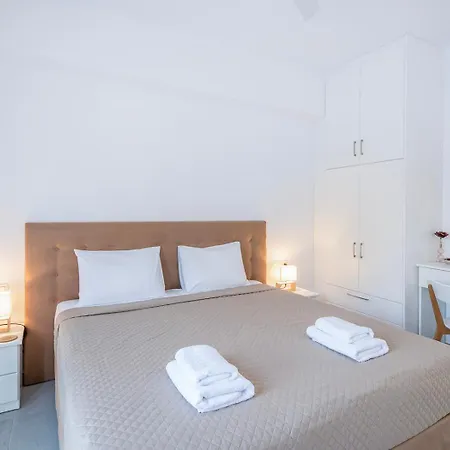 Ami, Roda, Corfu: 10 Guests, Heated Pool, Private Mini Golf, Pool Table & More!! 别墅 罗达