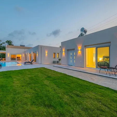 Ami, Roda, Corfu: 10 Guests, Heated Pool, Private Mini Golf, Pool Table & More!! *