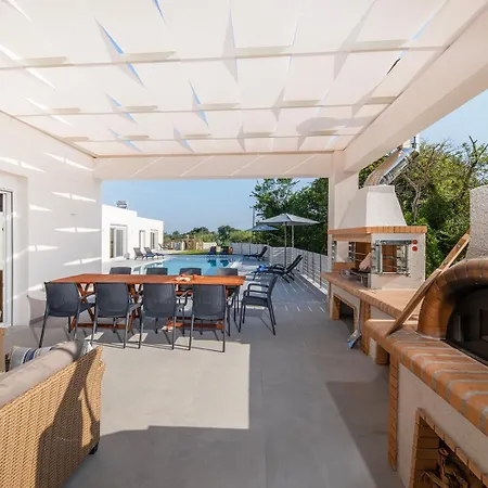 Villa Ami, Roda, Corfu: 10 Guests, Heated Pool, Private Mini Golf, Pool Table & More!! *