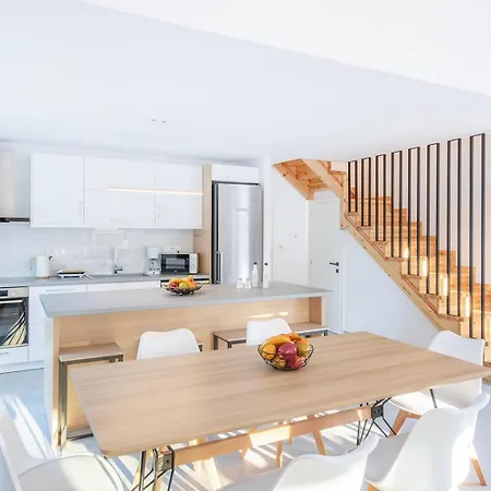 Ami, Roda, Corfu: 10 Guests, Heated Pool, Private Mini Golf, Pool Table & More!! Βίλα *