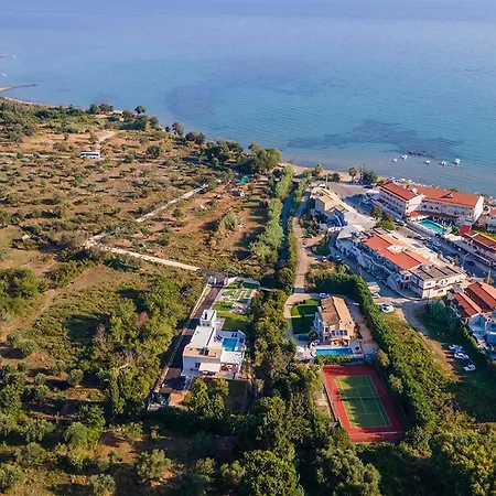 Willa Ami, Roda, Corfu: 10 Guests, Heated Pool, Private Mini Golf, Pool Table & More!! Roda (Corfu)