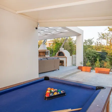 Ami, Roda, Corfu: 10 Guests, Heated Pool, Private Mini Golf, Pool Table & More!! *