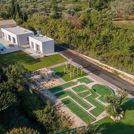 Ami, Roda, Corfu: 10 Guests, Heated Pool, Private Mini Golf, Pool Table & More!! * Roda (Corfu)