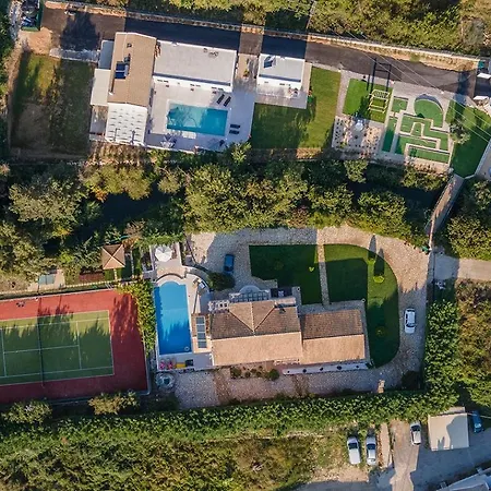 Ami, Roda, Corfu: 10 Guests, Heated Pool, Private Mini Golf, Pool Table & More!!