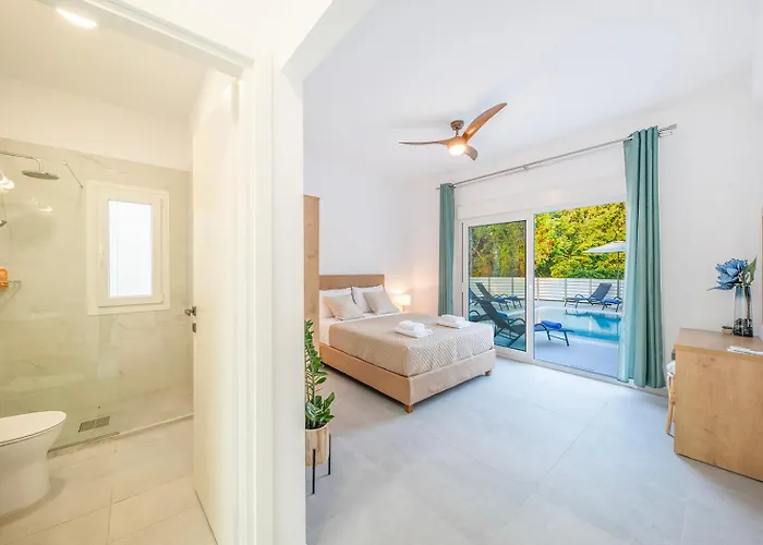 Vilă Ami, Roda, Corfu: 10 Guests, Heated Pool, Private Mini Golf, Pool Table & More!!