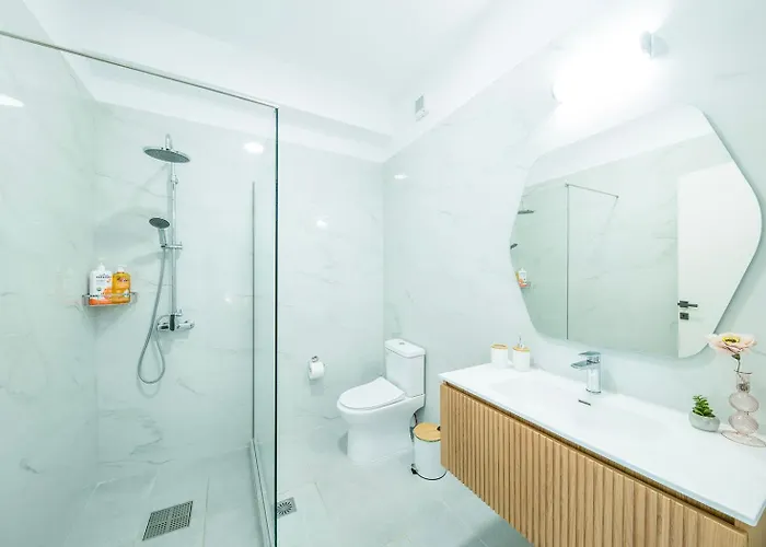 Ami, Roda, Corfu: 10 Guests, Heated Pool, Private Mini Golf, Pool Table & More!! *