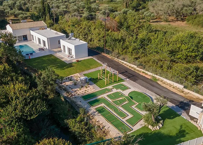 Ami, Roda, Corfu: 10 Guests, Heated Pool, Private Mini Golf, Pool Table & More!! * Roda (Corfu)