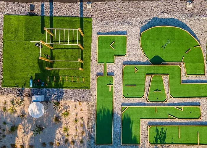 Vilă Ami, Roda, Corfu: 10 Guests, Heated Pool, Private Mini Golf, Pool Table & More!!