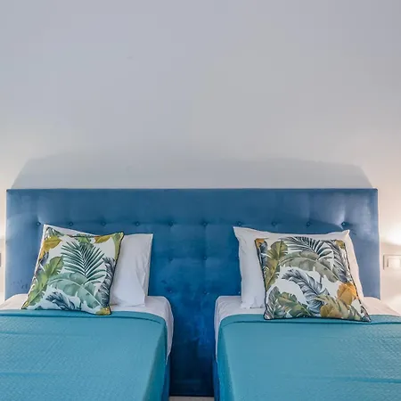 Ami, Roda, Corfu: 10 Guests, Heated Pool, Private Mini Golf, Pool Table & More!! Willa *