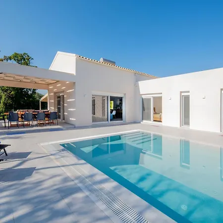 Vila Ami, Roda, Corfu: 10 Guests, Heated Pool, Private Mini Golf, Pool Table & More!! *