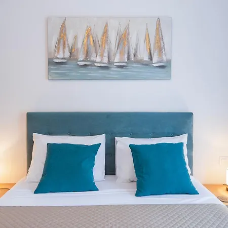 Willa Ami, Roda, Corfu: 10 Guests, Heated Pool, Private Mini Golf, Pool Table & More!! Roda (Corfu)