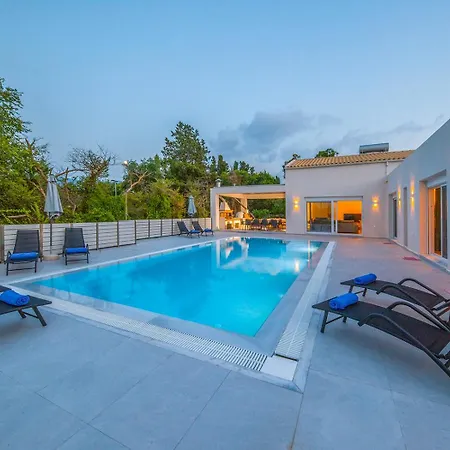 Willa Ami, Roda, Corfu: 10 Guests, Heated Pool, Private Mini Golf, Pool Table & More!! Roda (Corfu)